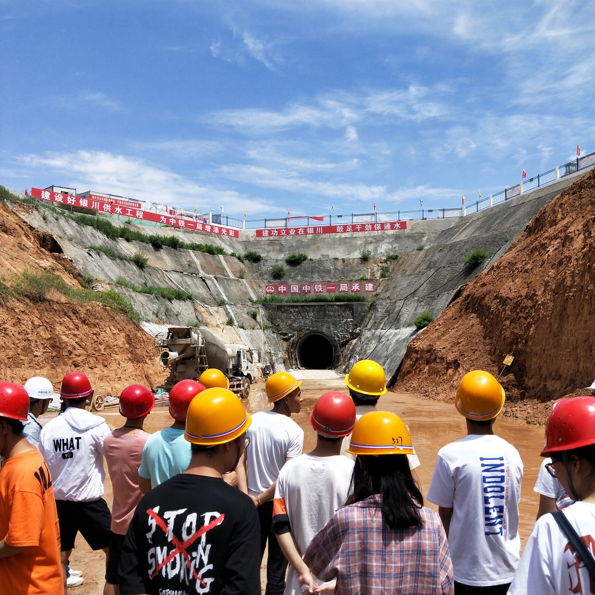 甘咨询：子公司省水电设计院已取得民用无人驾驶航空器经营许可证、航空摄影乙级资质、民用无人驾驶航空器运营合格证等资质证书并通过无人机航飞、航拍开展地形图测绘、地形地貌取景等服务于水利水电工程项目(图1)